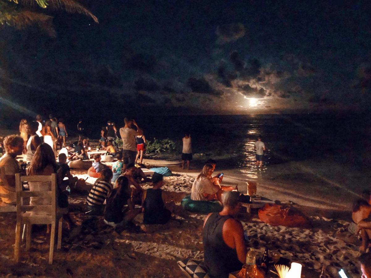 White Banana Beach Club 제너럴 루나 외부 사진